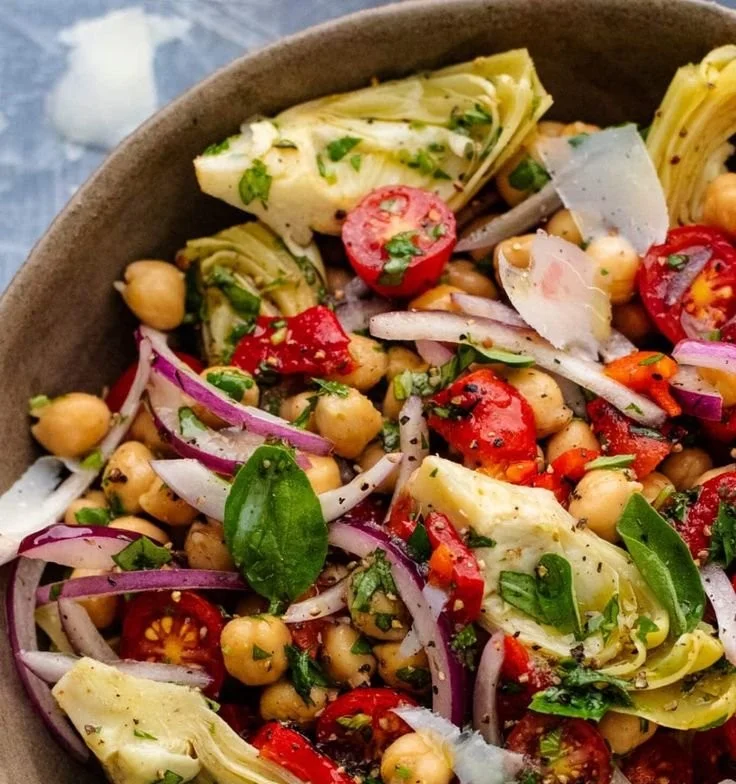 Fresh and vibrant artichoke salad with vegetables and vinaigrette dressing