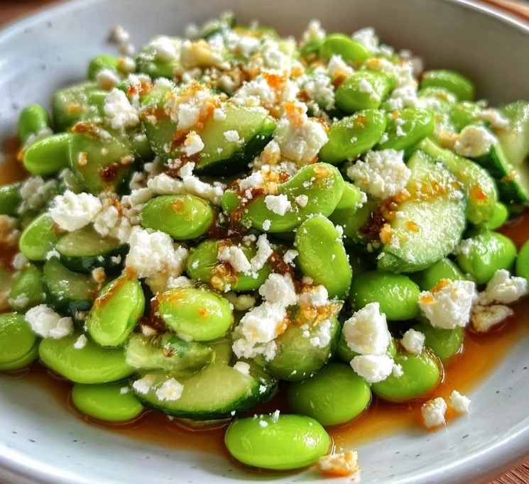 Delicious 10-minute edamame salad with cucumber and feta